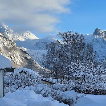 Andalsnes Gustehouse Apartment Exterior photo