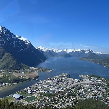 Andalsnes Gustehouse Apartment Exterior photo