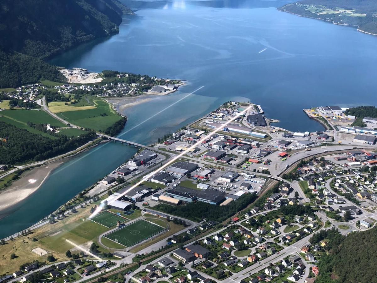 Andalsnes Gustehouse Apartment Exterior photo