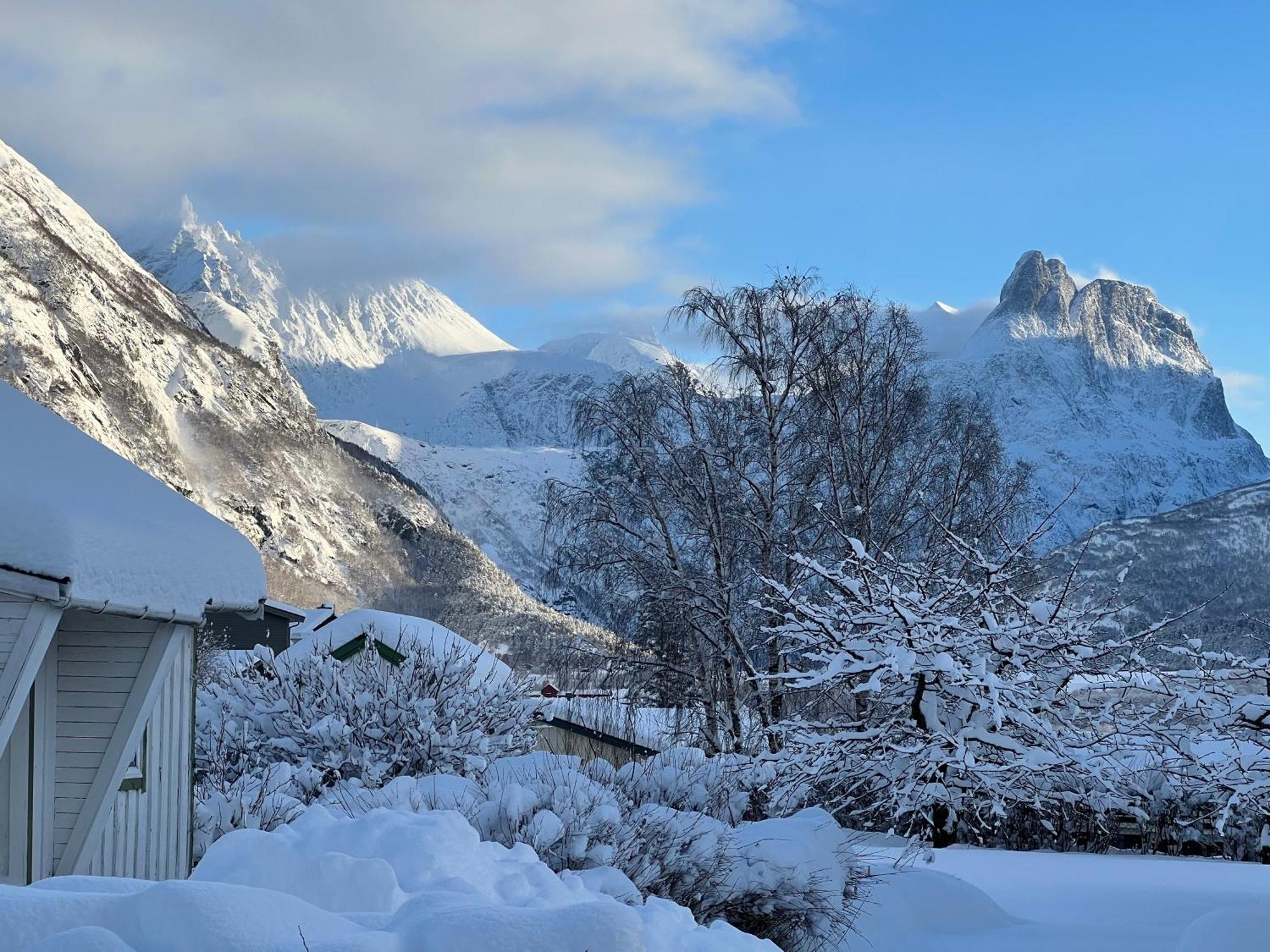 Andalsnes Gustehouse Apartment Exterior photo